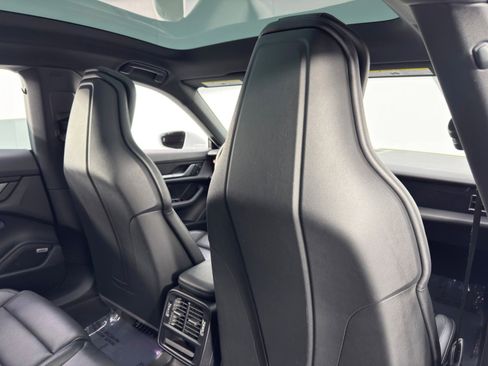 Used 2022 Porsche Taycan image 36