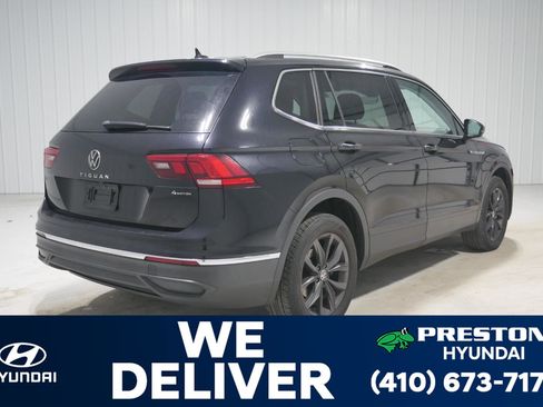 Used 2022 Volkswagen Tiguan SE w/ Panoramic Sunroof Package image 5