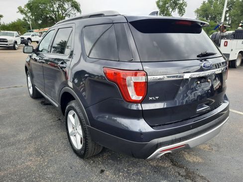 Used 2017 Ford Explorer XLT w/ Equipment Group 202A AWD/4WD image 8