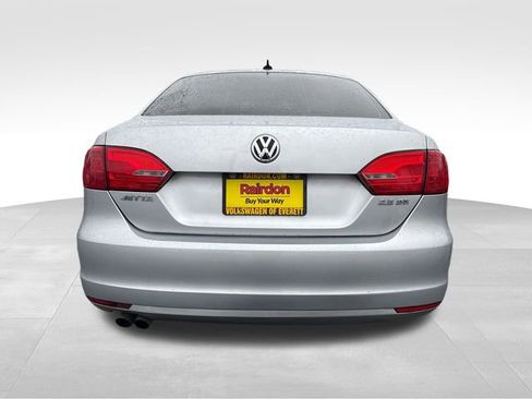 Used 2011 Volkswagen Jetta SE image 7