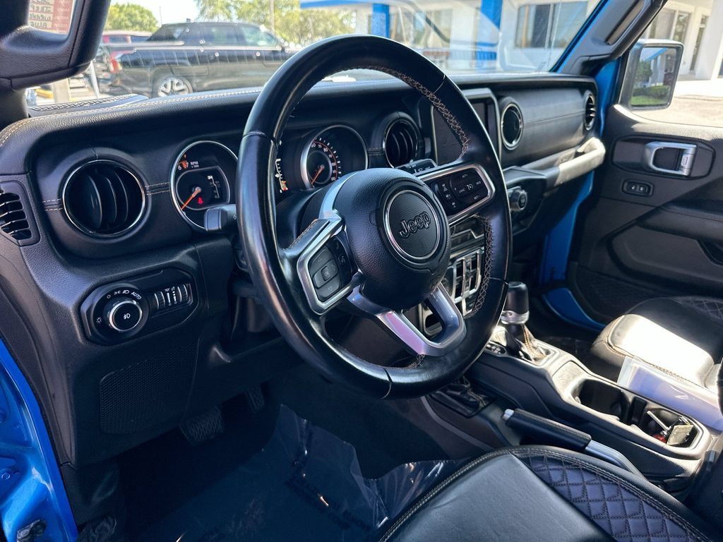Used 2022 Jeep Wrangler Unlimited Sahara AWD/4WD image 9