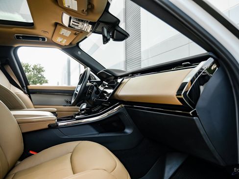 Used 2024 Land Rover Range Rover Sport SE image 38