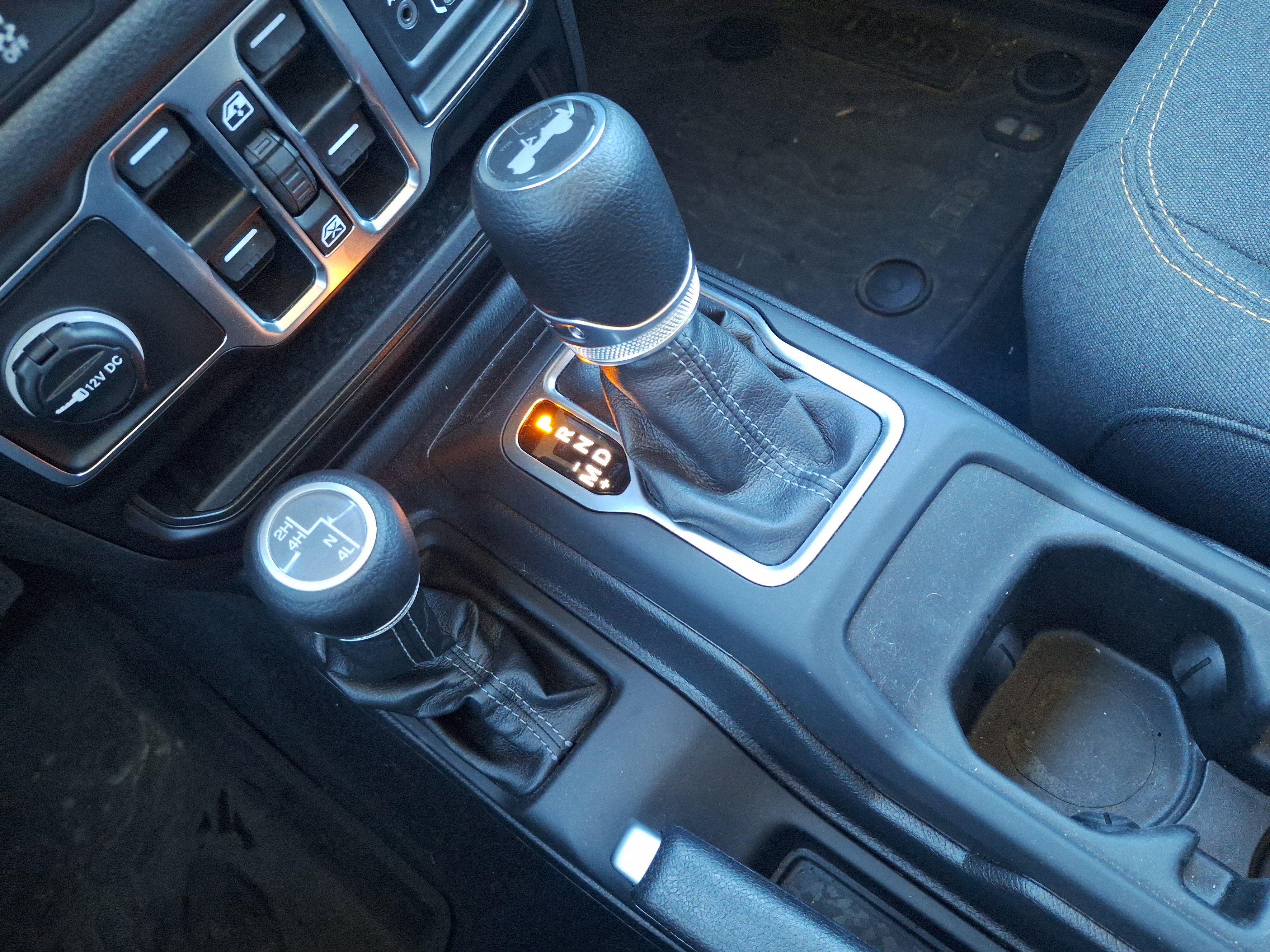 Used 2025 Jeep Wrangler Unlimited Sport AWD/4WD image 18