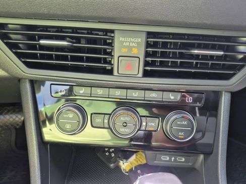 Used 2024 Volkswagen Jetta SE FWD image 24