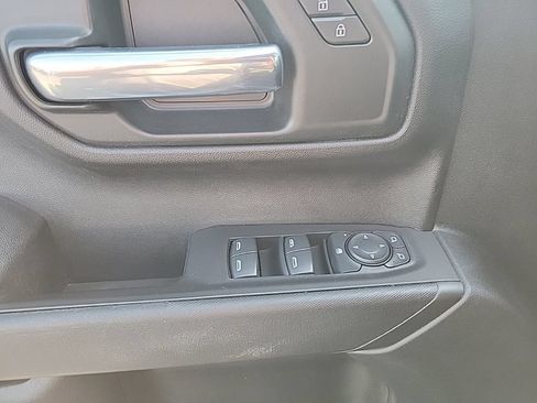 Used 2020 Chevrolet Silverado 1500 Custom w/ Custom Value Package AWD/4WD image 9