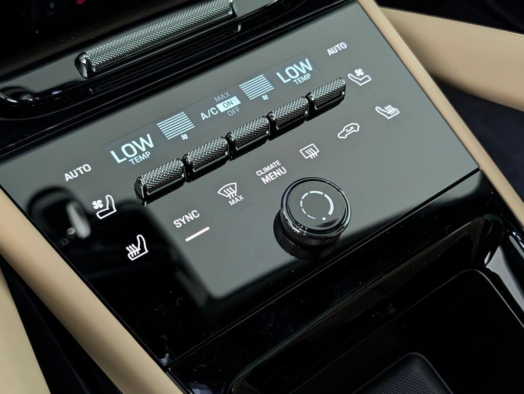 New 2026 Porsche Cayenne Coupe AWD/4WD image 32