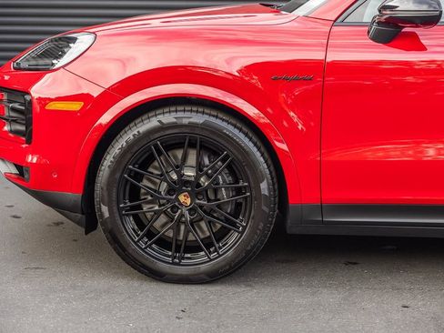 Certified 2025 Porsche Cayenne E-Hybrid image 11