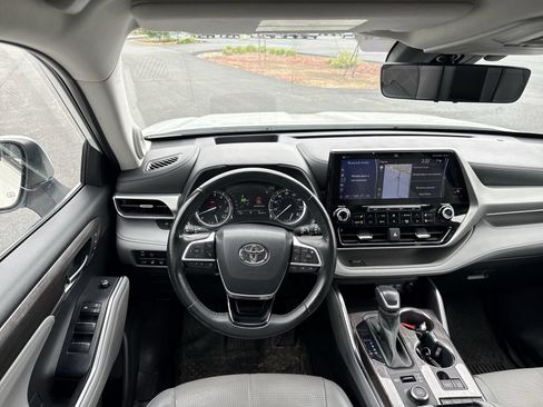 Used 2022 Toyota Highlander Platinum AWD/4WD image 16