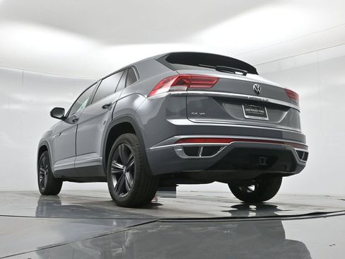Used 2021 Volkswagen Atlas Cross Sport SE image 48