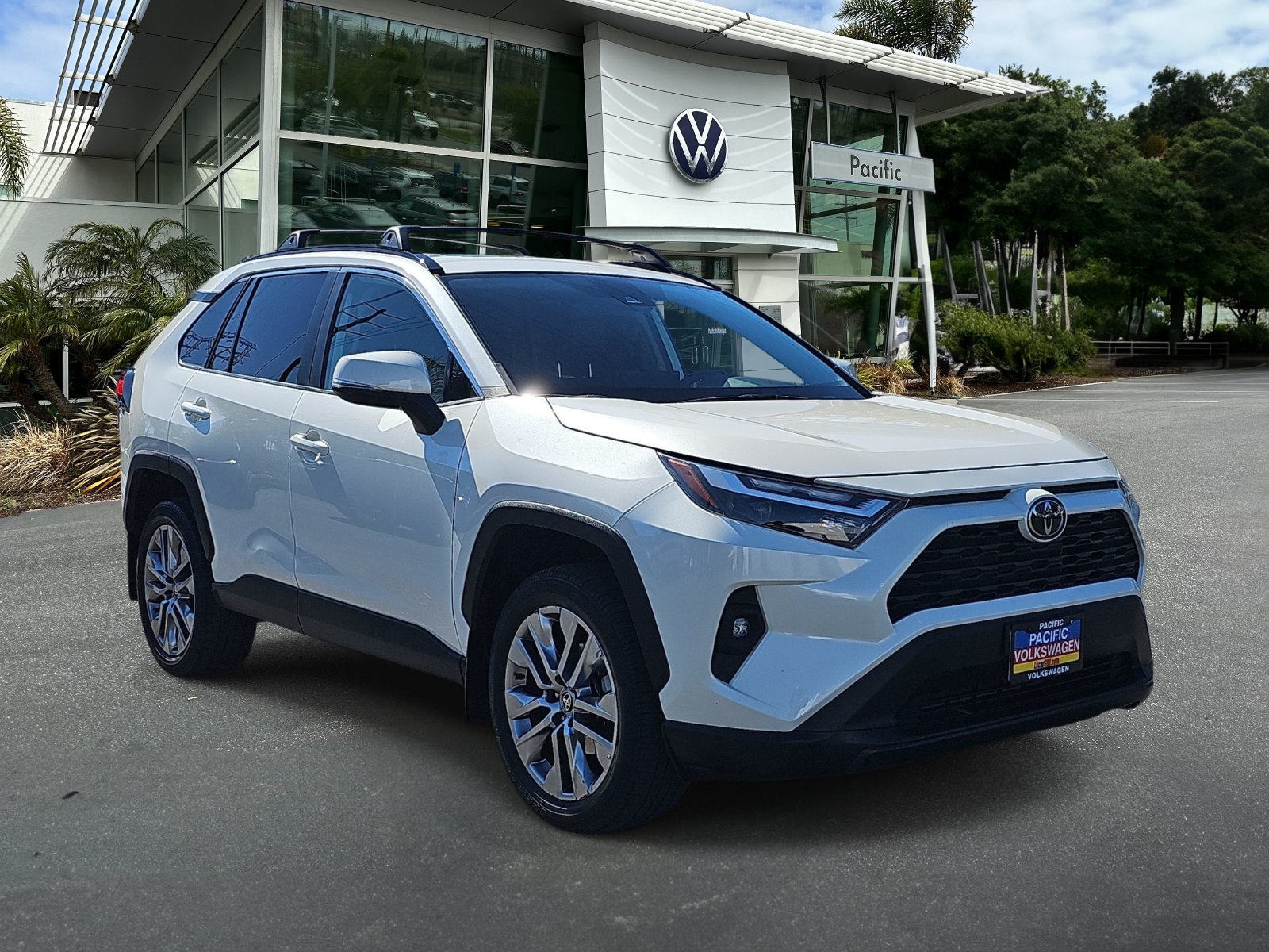 Used 2022 Toyota RAV4 XLE Premium FWD image 3