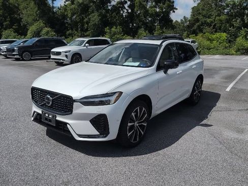 Used 2024 Volvo XC60 B5 Plus w/ Protection Package Premier AWD/4WD image 3