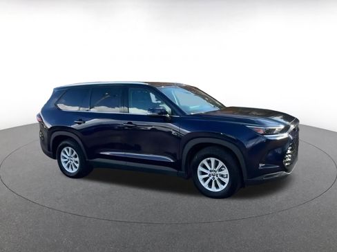 Used 2025 Toyota Grand Highlander XLE image 2
