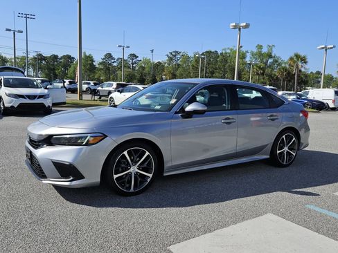 Used 2022 Honda Civic Touring image 2