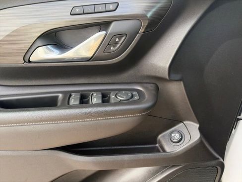 Used 2023 GMC Terrain SLT image 40