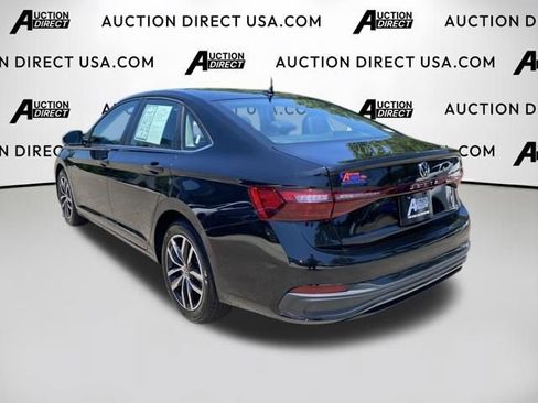 Used 2025 Volkswagen Jetta SE FWD image 23