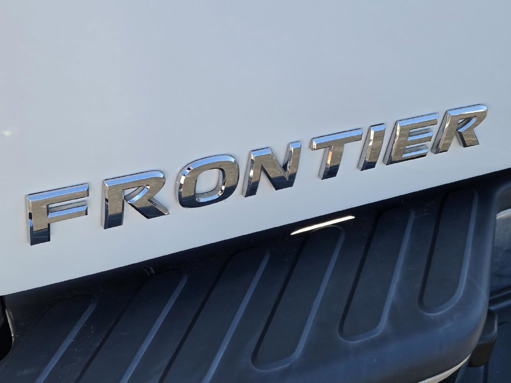 Used 2017 Nissan Frontier SV w/ SV Value Truck Package AWD/4WD image 10