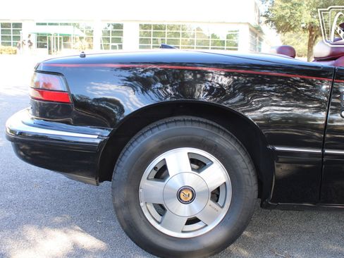 Used 1990 Buick Reatta Convertible image 36