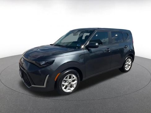 Used 2025 Kia Soul LX w/ LX Technology Package FWD image 8