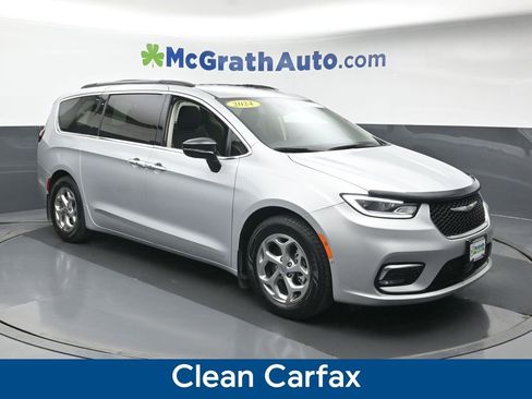 Used 2024 Chrysler Pacifica Limited image 2