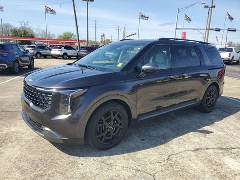 Used 2025 Kia Carnival SX Prestige image 2