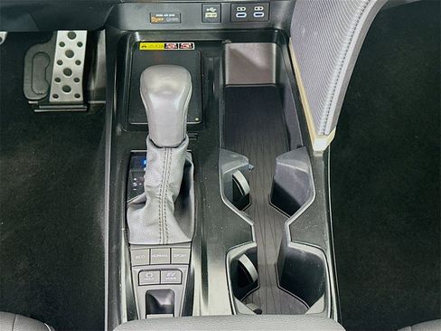 Used 2025 Toyota Camry SE image 15