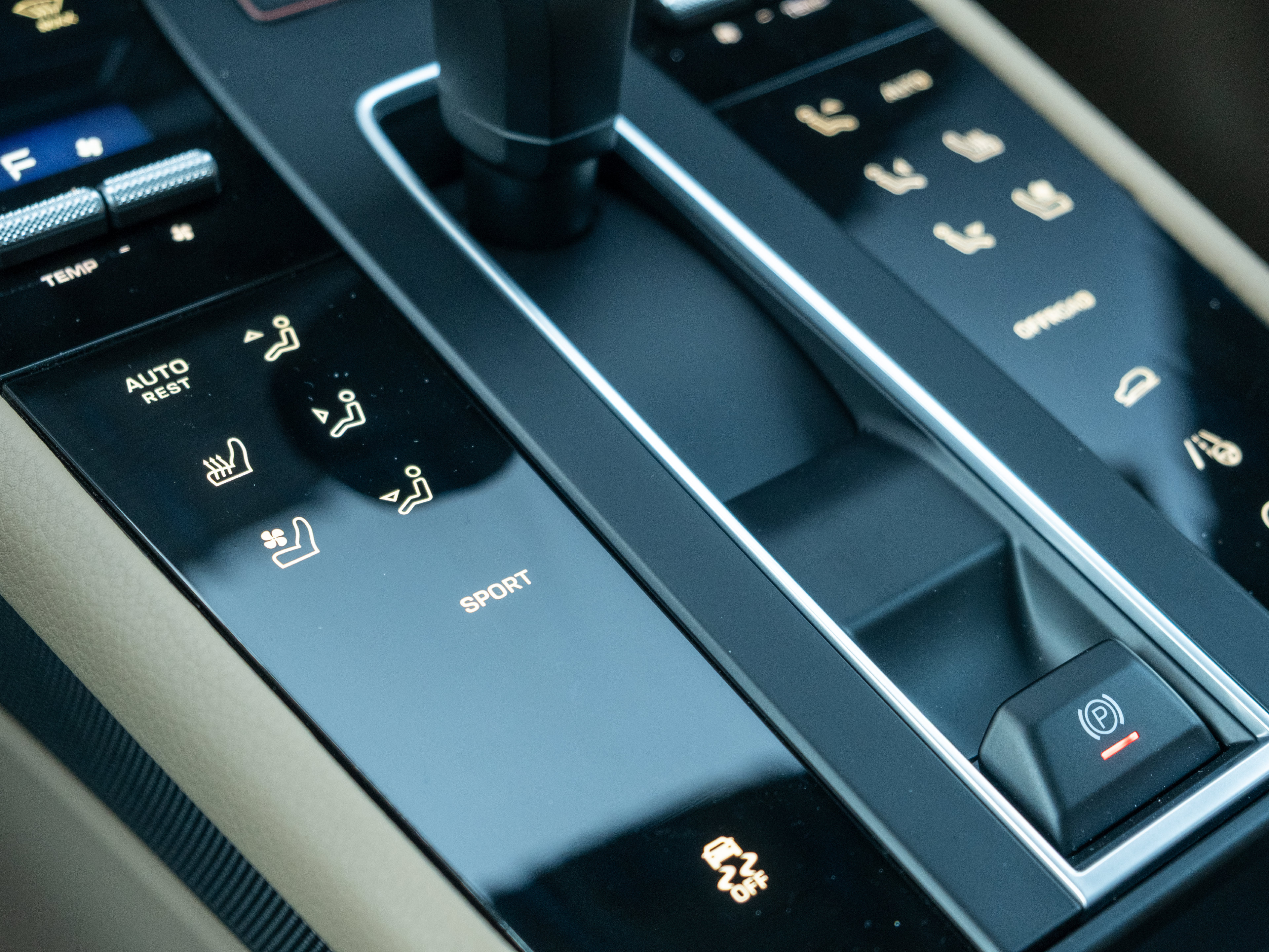 Certified 2026 Porsche Macan AWD/4WD image 32