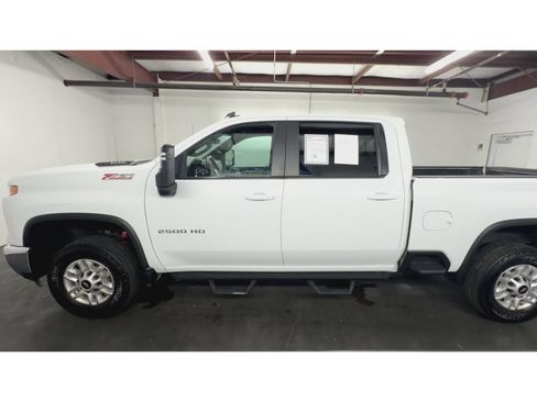 Used 2024 Chevrolet Silverado 2500 LT w/ Convenience Package AWD/4WD image 5