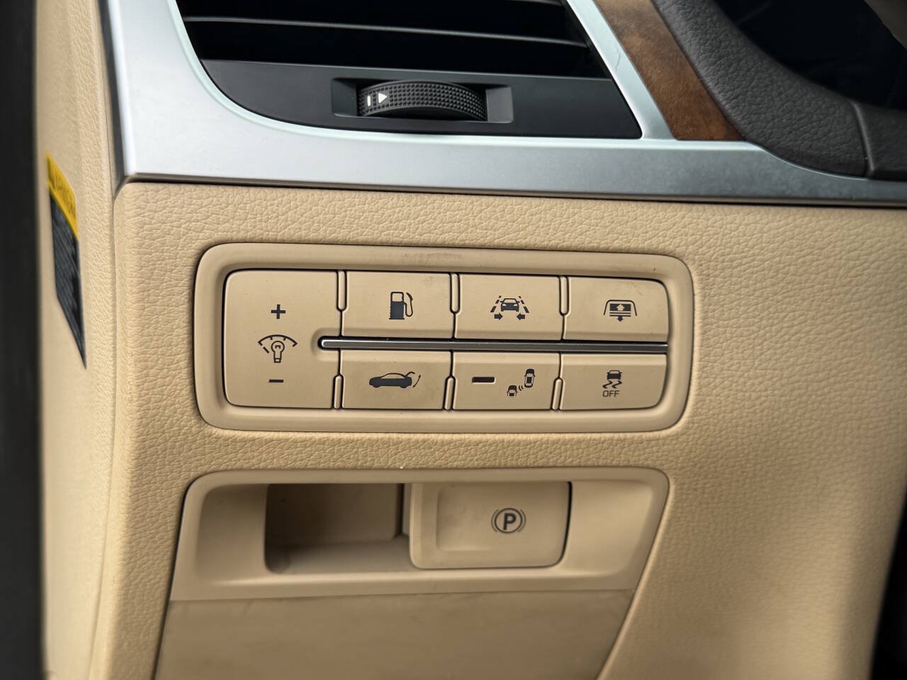 Used 2016 Hyundai Genesis 3.8 image 21