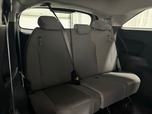 Used 2025 Toyota Sienna LE image 59