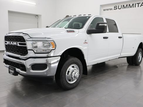 Used 2024 RAM 3500 Tradesman w/ Chrome Appearance Group AWD/4WD image 7
