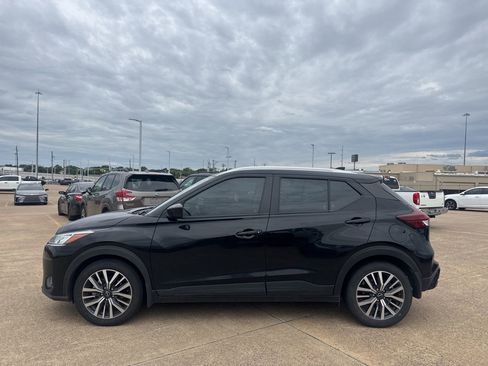 Used 2023 Nissan Kicks SV FWD image 11