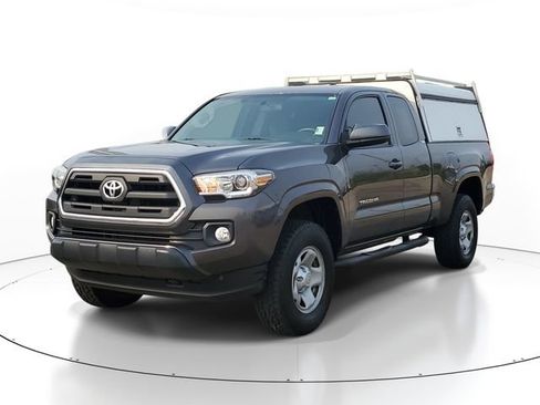 Used 2016 Toyota Tacoma SR5 w/ Towing Package RWD image 2