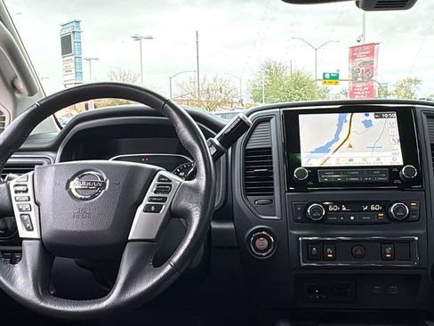 Used 2022 Nissan Titan SV w/ SV Convenience Package image 10