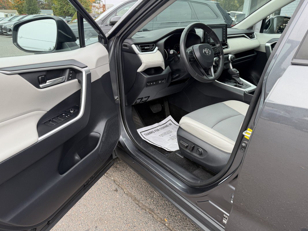 Used 2019 Toyota RAV4 XLE Premium w/ Cold Weather Package AWD/4WD image 14