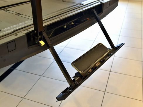 Used 2022 Ford F150 Raptor w/ Raptor 37 Performance Package image 7