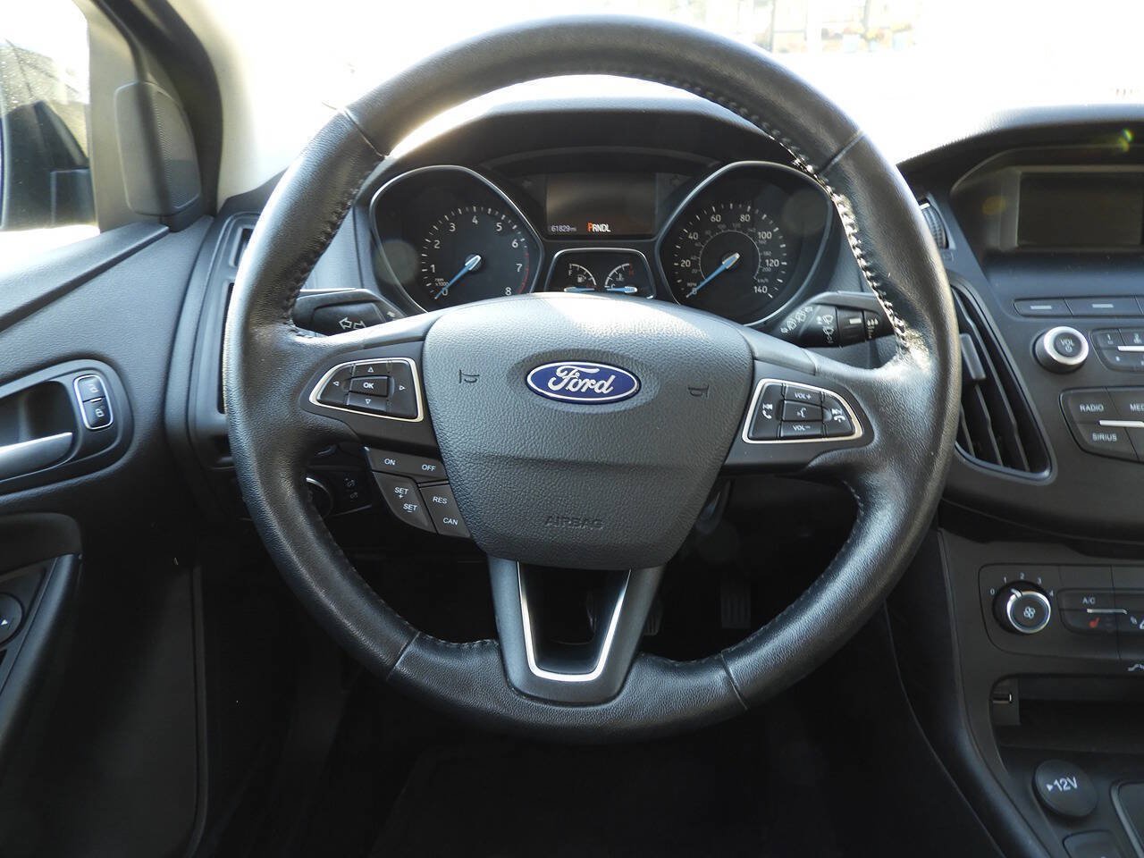 Used 2018 Ford Focus SE w/ Cold Weather Package FWD image 18