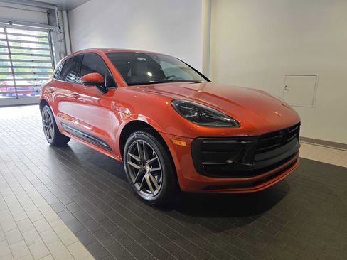 Used 2025 Porsche Macan AWD/4WD image 9