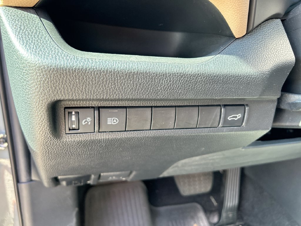 Used 2023 Toyota RAV4 XLE w/ Convenience Package AWD/4WD image 14
