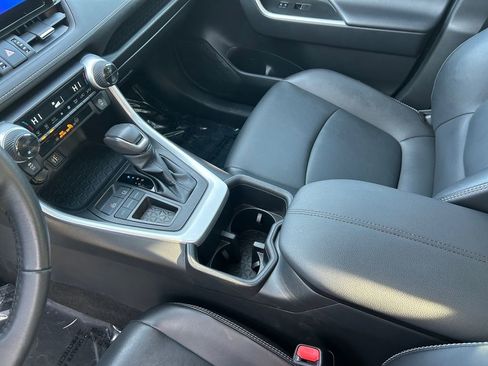 Used 2023 Toyota RAV4 XLE Premium image 20
