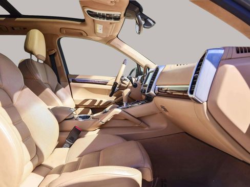 Used 2016 Porsche Cayenne Turbo image 43