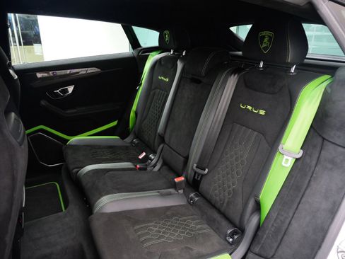 Used 2024 Lamborghini Urus Performante AWD/4WD image 6