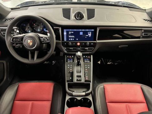 Certified 2025 Porsche Macan image 95
