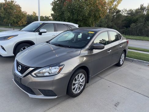 Used 2016 Nissan Sentra SV w/ Style Package image 2