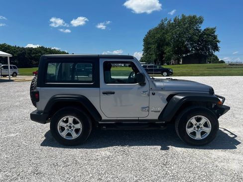 Used 2019 Jeep Wrangler Sport AWD/4WD image 2