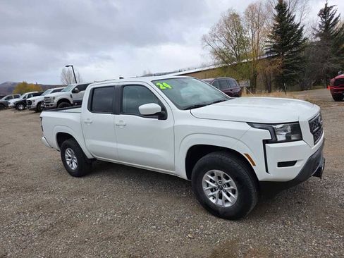 Used 2024 Nissan Frontier SV image 6