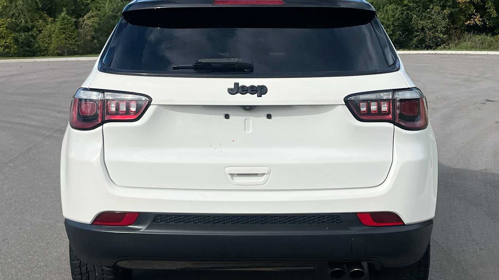 Used 2018 Jeep Compass Latitude w/ Popular Equipment Group FWD image 19