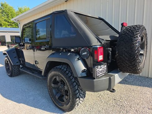 Used 2015 Jeep Wrangler Unlimited Sahara w/ Dual Top Group AWD/4WD image 7