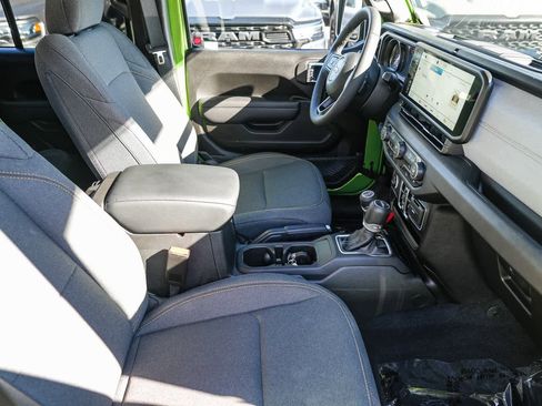 Used 2025 Jeep Gladiator Sport image 14