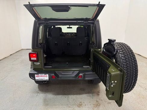 Used 2020 Jeep Wrangler Unlimited Sahara w/ Cold Weather Group AWD/4WD image 9