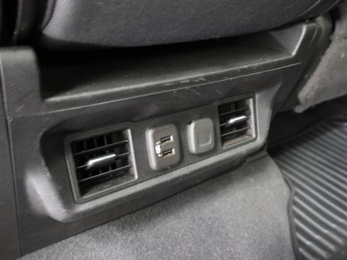 Used 2022 Chevrolet Silverado 1500 LT w/ Z71 Off-Road Package AWD/4WD image 34